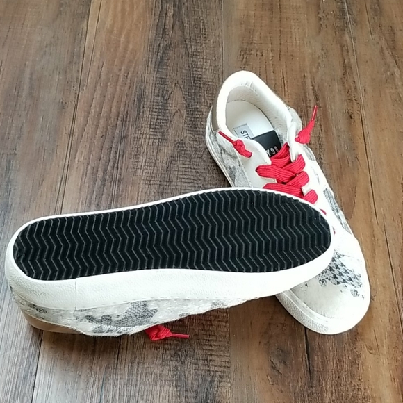 Steve Madden Women's Shoes Philosophy Sued… - Picture 2 of 4